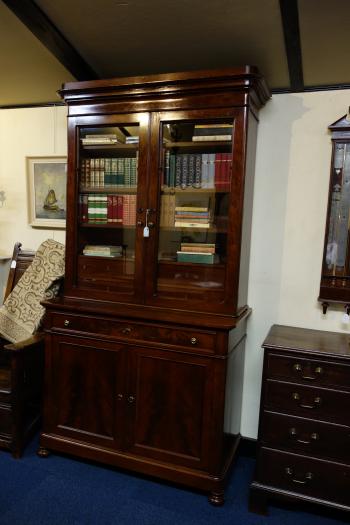 Hollandse bureau/ boekenkast, Antiek Hollands bureau met boekenkast