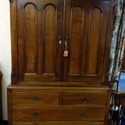 Antiek kabinet