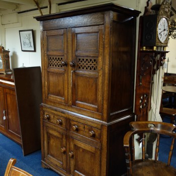 Engels spijzenkabinet, Antiek Engels spijzenkabinet