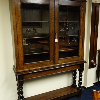 Engelse vitrine, Antieke Engelse vitrini van eikenhout
