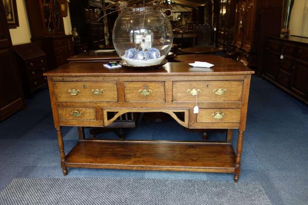Antieke wandtafel
