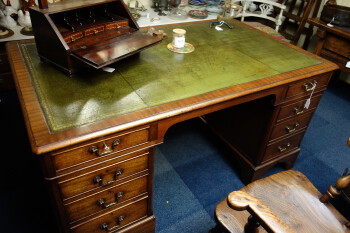 Engels plat bureau/ desk - DSC04647.JPG