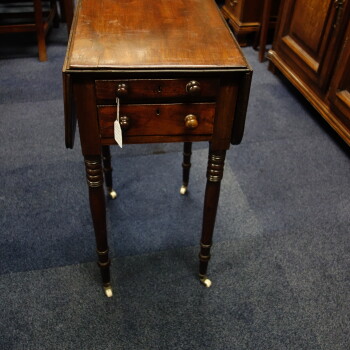 Engels uitklap tafeltje, DSC04742