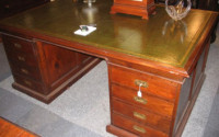 Antieke Meubelen, Antieke bureau