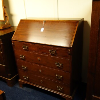 Engelse secretaire, MR 2851