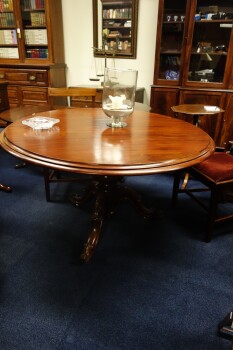 Engelse ronde tafel - MR2928.JPG