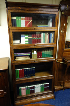 Engelse boekenkast  - MR2946.JPG