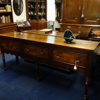 Engelse wandtafel, Antieke Engelse wandtafel lang