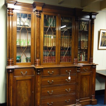 Engelse boekenkast (Reproductie!), MR3787