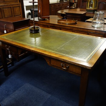 Engelse schrijftafel, MR3796