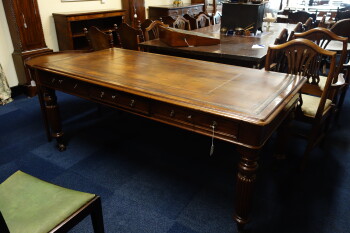 Engelse library schrijftafel - MR3862.JPG