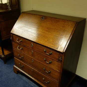 Engels Bureau, Antiek eiken Engels bureau