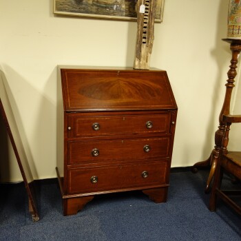 Engelse secretaire, MR3894 2A