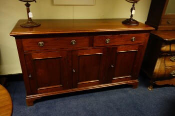 Engelse dresser - MR3898-1.JPG