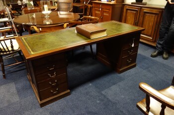 Engels plat bureau - MR3954.JPG