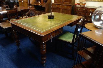 Engelse schrijftafel - MR3994.JPG