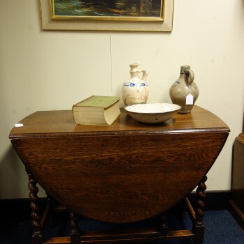 Engelse hangoor tafel, Engelse hangoor tafel antiek