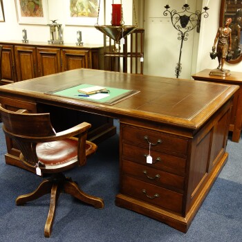 Engelse partnerdesk, MR4051 2