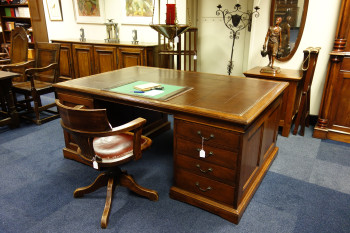 Engelse partnerdesk - MR4051-2.JPG