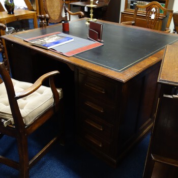 Engelse partnerdesk, Antiek Engelse partnerdesk