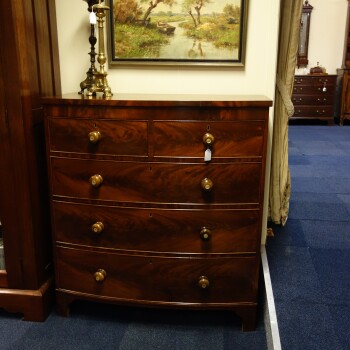 Engelse bow-fronted ladekast, Antieke Engelse front bow ladekast uit 1860