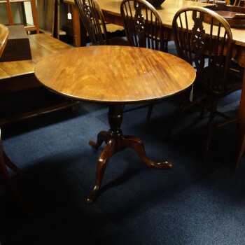 Engelse tip top tafel, Antieke Engelse ronde tip top tafel