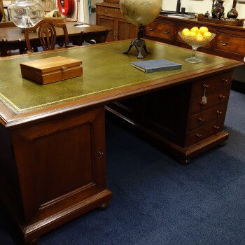 Engelse partnerdesk, MR4156 1