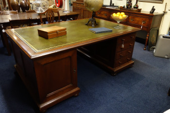 Engelse partnerdesk - MR4156-1.JPG