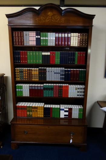 Engelse boekenkast, Antieke Engelse boekenkast