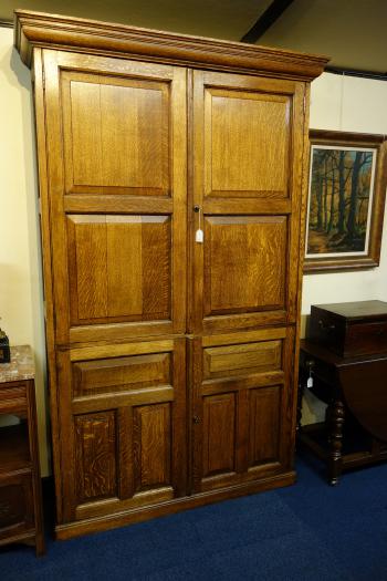 Engelse cupboard, Antieke Engelse cupboard notenhout