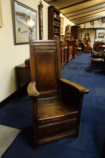 Vlaamse stoel, Antieke Vlaamse stoel van notenhout uit 1810